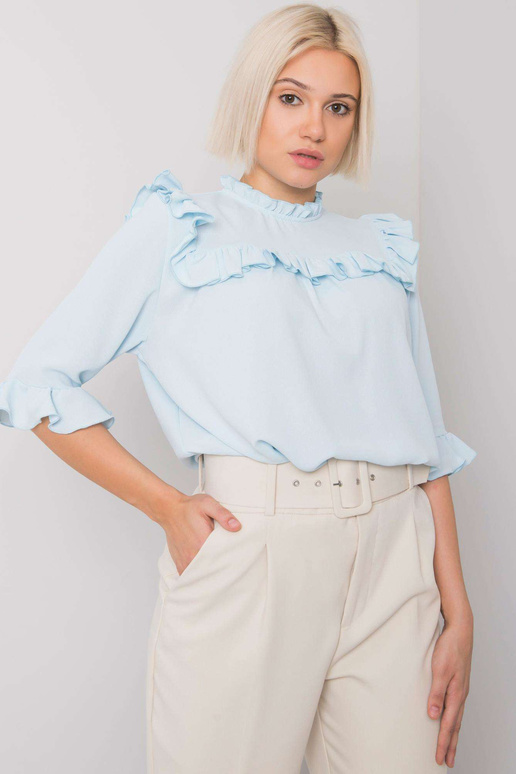 Gaiši zila blūze ar volāniem Limassol... Gaiši zila blūze ar volāniem Limassol...