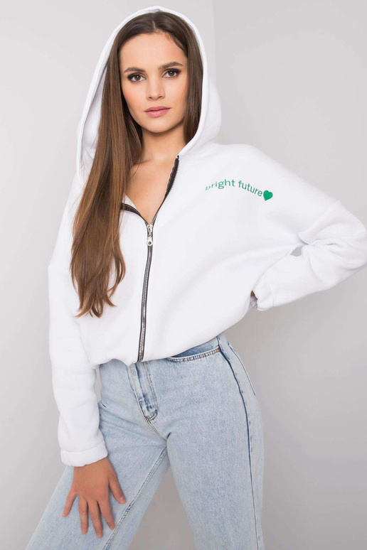 Balts sporta krekls ar izšuvumu...