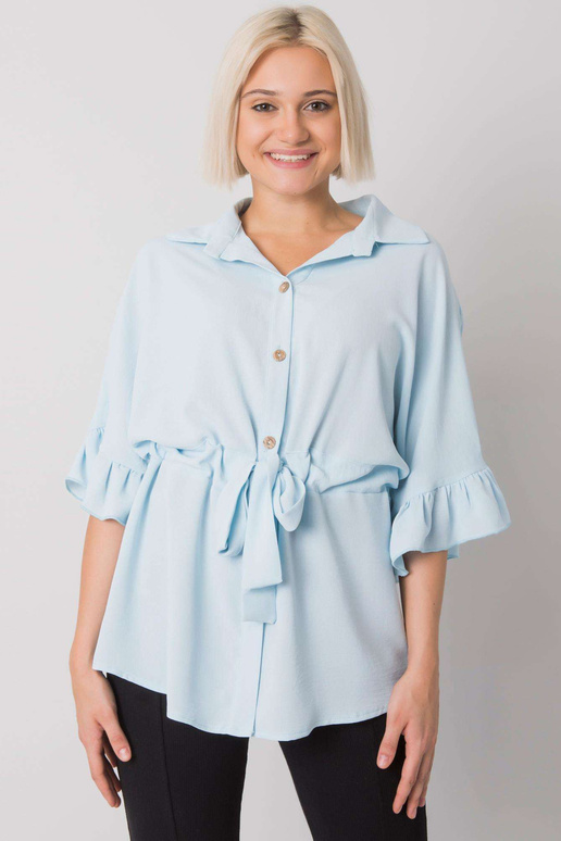 Gaiši zila blūze ar iesiešanu Marcia... Gaiši zila blūze ar iesiešanu Marcia...