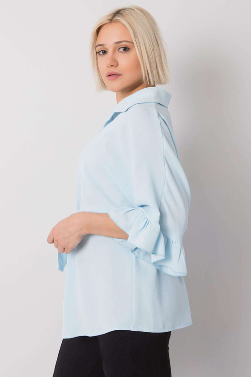 Gaiši zila blūze ar iesiešanu Marcia... Gaiši zila blūze ar iesiešanu Marcia...