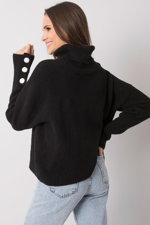 Sieviešu džemperis ar melnu apkakli...