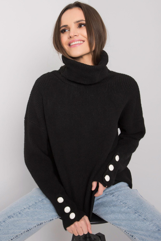 Sieviešu džemperis ar melnu apkakli...