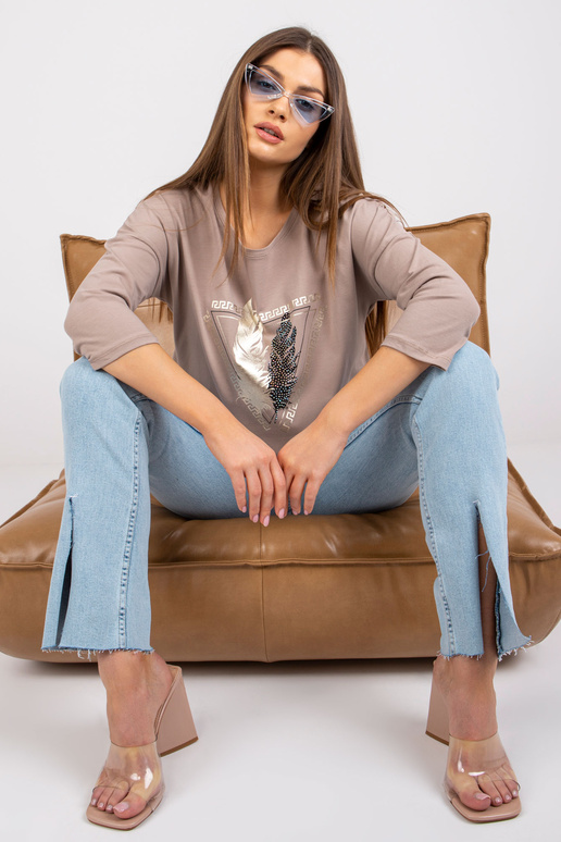 Tumši bēša kokvilnas blūze sievietēm... Tumši bēša kokvilnas blūze sievietēm...