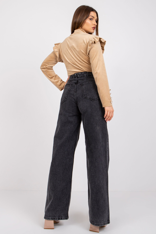 Tumši bēša velūra blūze ar garām... Tumši bēša velūra blūze ar garām...