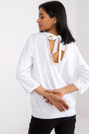 Balta blūze ar iesējumu...