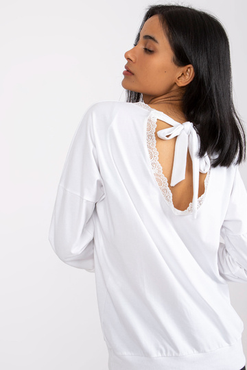 Balta blūze ar iesējumu... 2