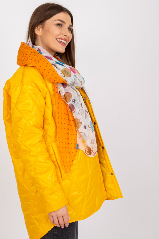 Balts-oranžs iesaiņojums ar apdrukām