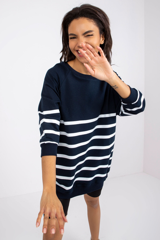 Tumši zila un balta svītraina blūze...