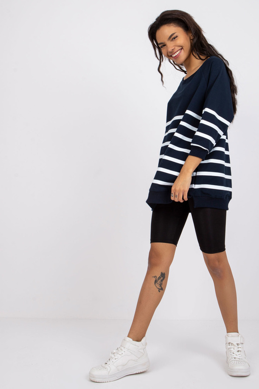 Tumši zila un balta svītraina blūze...