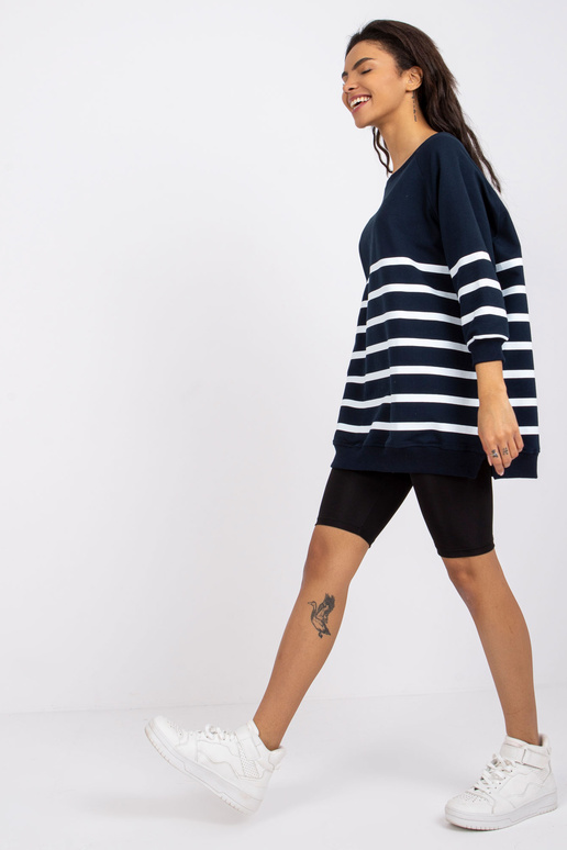 Tumši zila un balta svītraina blūze...