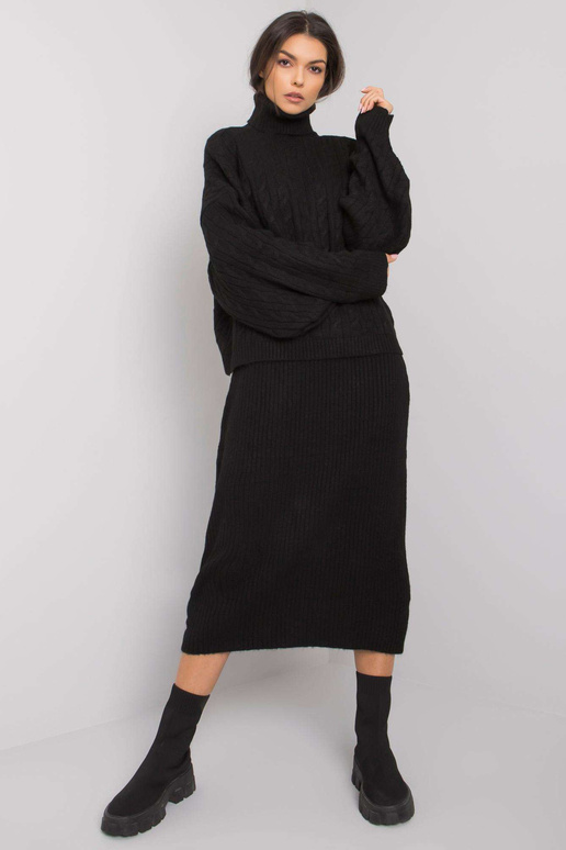 Melns divdaļīgs trikotāžas komplekts...