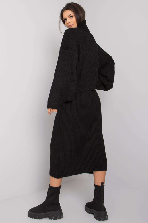 Melns divdaļīgs trikotāžas komplekts...