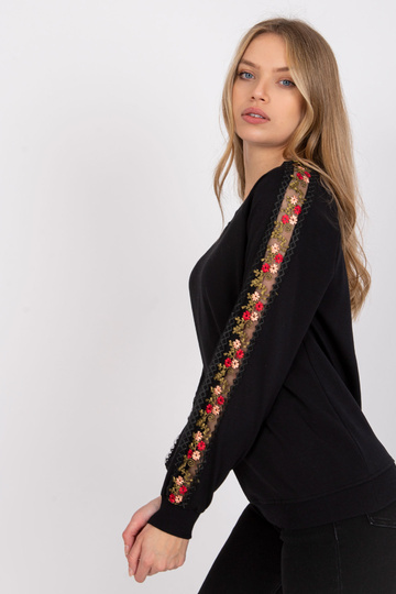 Melns sporta krekls ar...