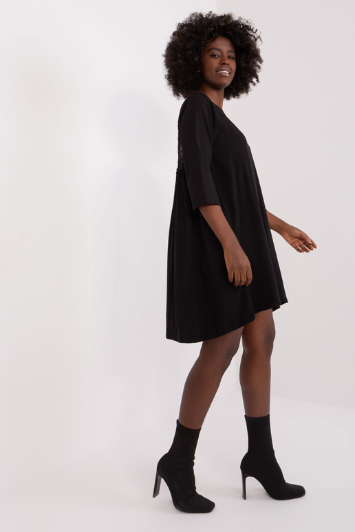 Sieviešu melna kleita ar mežģīnēm...