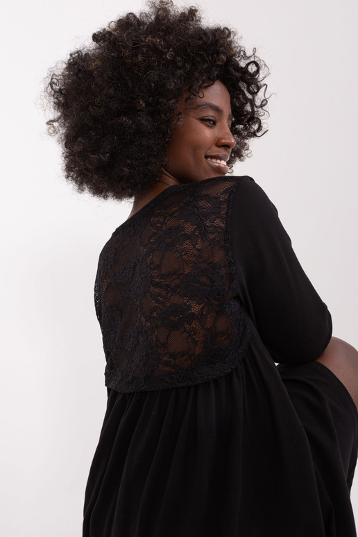 Sieviešu melna kleita ar mežģīnēm...