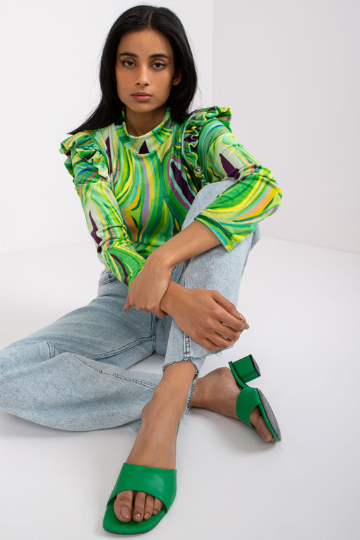 Zaļa velūra blūze ar volāniem Lina Zaļa velūra blūze ar volāniem Lina