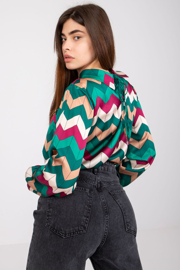 Zaļa blūze ar iesējumu...