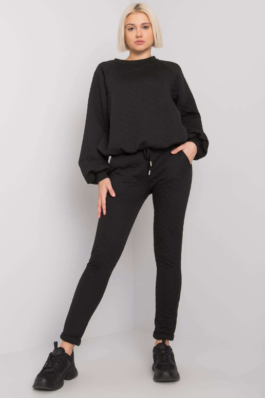 Melns divdaļīgs stepēts komplekts...