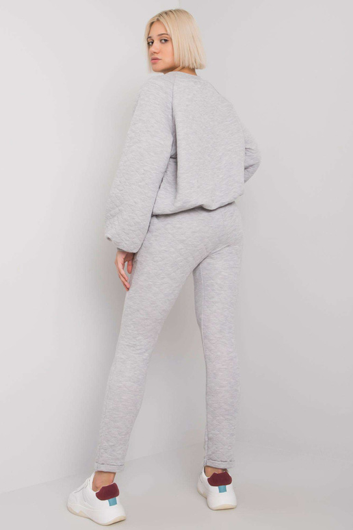 Pelēks divdaļīgs stepēts komplekts...