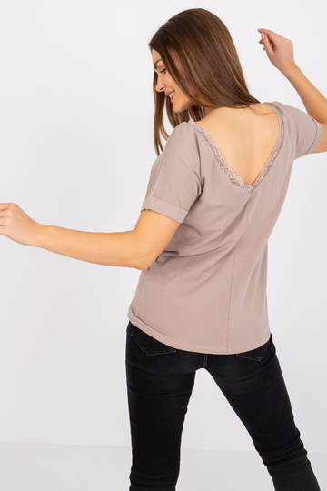 Tumši bēša blūze ar kaklu...