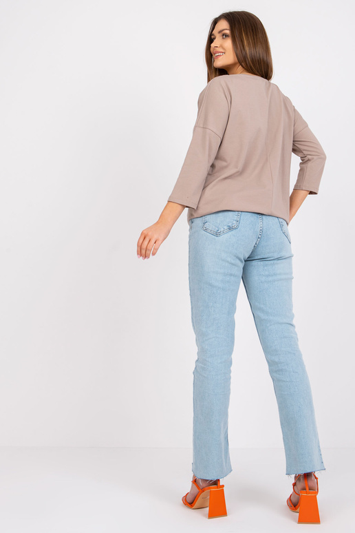 Tumši bēša blūze ar Sāras aplikāciju