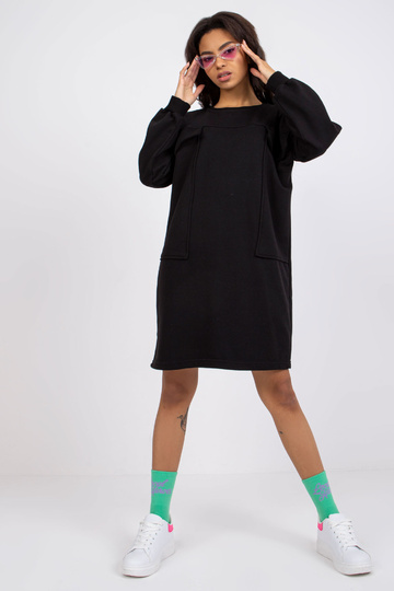 Melna kleita ar kabatām...