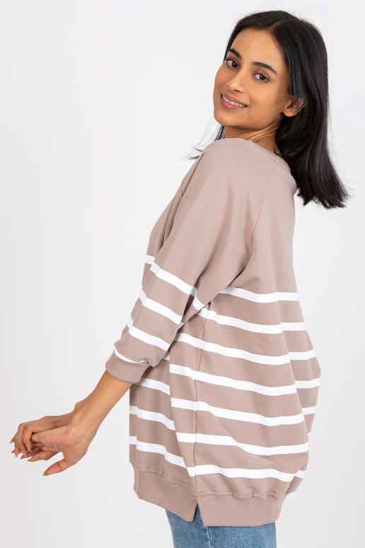 Tumši bēša un balta svītraina blūze... Tumši bēša un balta svītraina blūze...