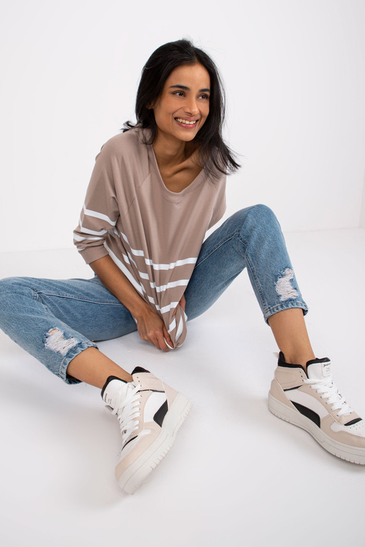 Tumši bēša un balta svītraina blūze... Tumši bēša un balta svītraina blūze...