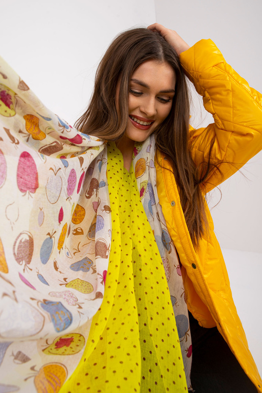 Balta-dzeltena šalle ar apdrukām