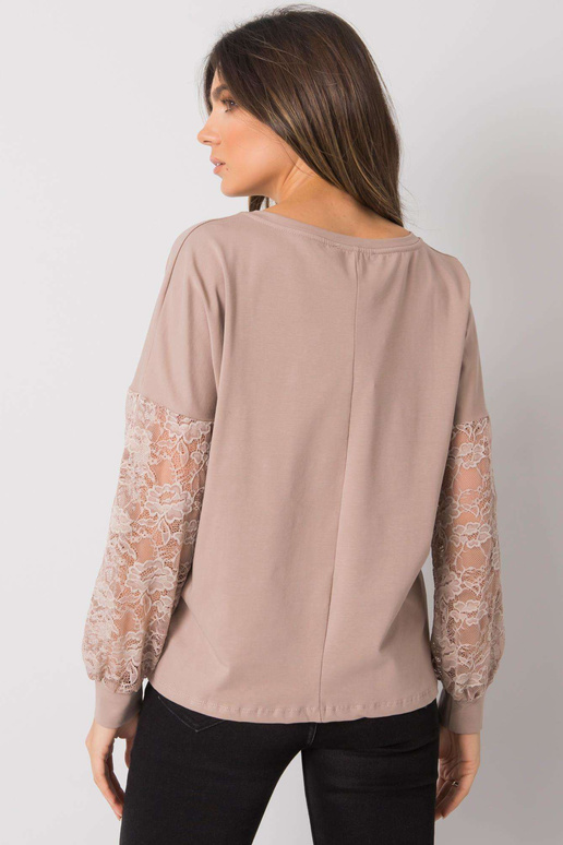 Tumši bēša blūze ar mežģīnēm... Tumši bēša blūze ar mežģīnēm...