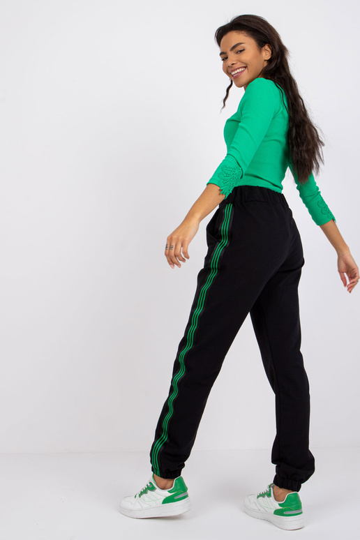 Melnas treniņbikses ar svītrām...