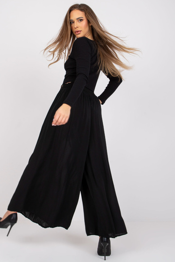 Melnas bikses sievietēm...