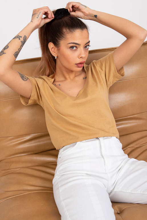 Kamieļu t-krekls sievietēm pamata...