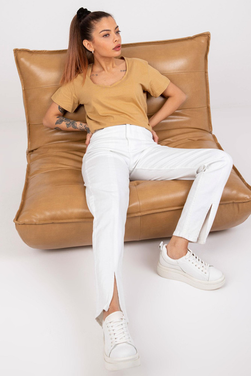 Kamieļu t-krekls sievietēm pamata...