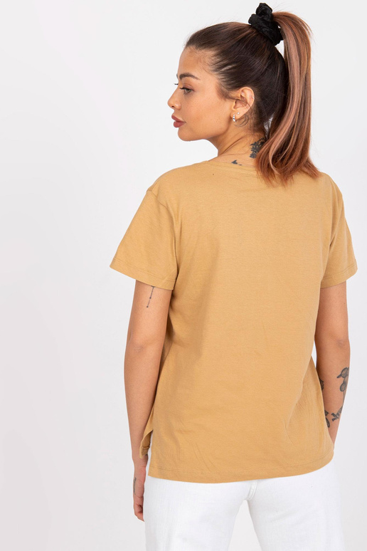 Kamieļu t-krekls sievietēm pamata...