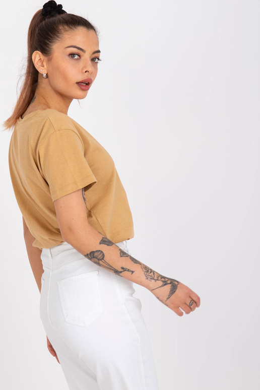 Kamieļu t-krekls sievietēm pamata...