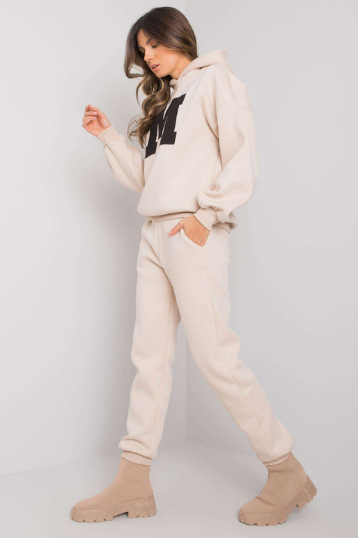 Bēšs sieviešu sporta tērpu komplekts...