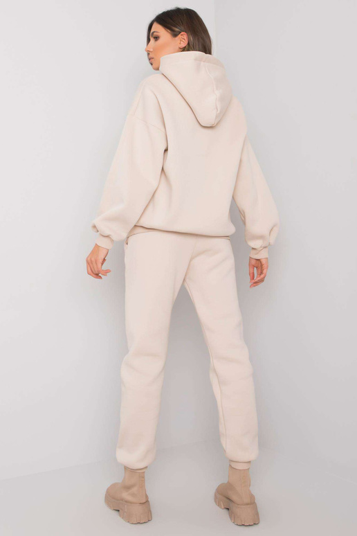 Bēšs sieviešu sporta tērpu komplekts...