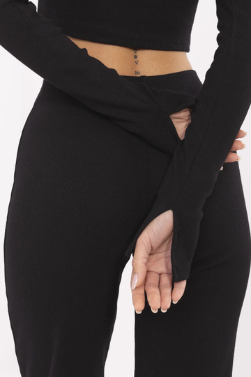 Melns komplekts ar biksēm...