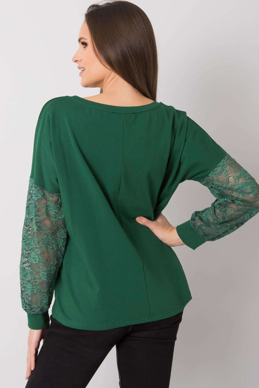 Tumši zaļa blūze ar mežģīnēm... Tumši zaļa blūze ar mežģīnēm...