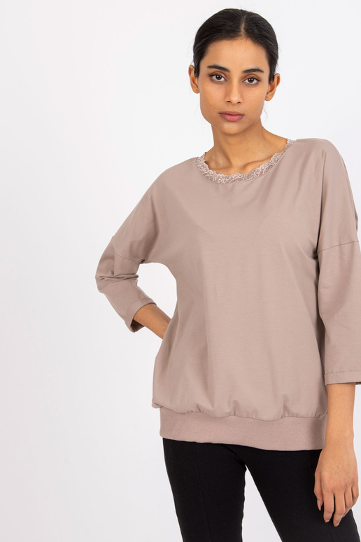 Tumši bēša blūze ar piegriezumu...