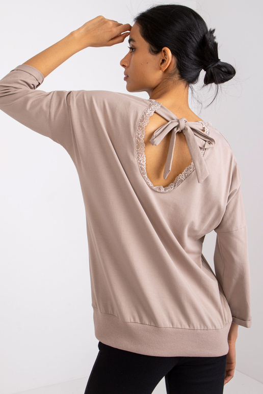 Tumši bēša blūze ar piegriezumu...