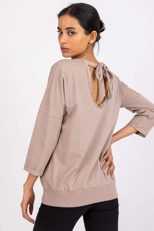 Tumši bēša blūze ar piegriezumu...