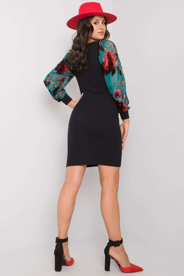 Melna kleita ar dekoratīvām... 2