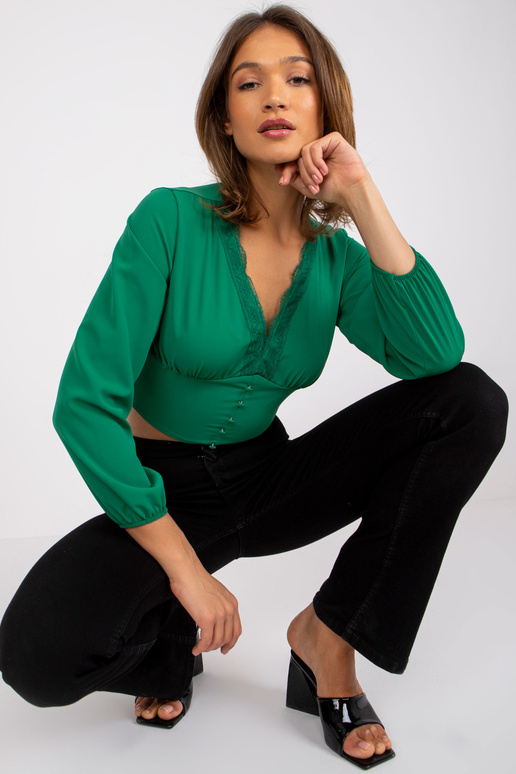 Zaļa blūze ar V veida kakla... Zaļa blūze ar V veida kakla...