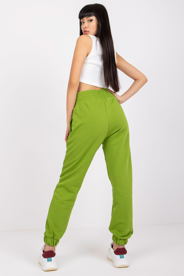 Gaiši zaļas sporta bikses...