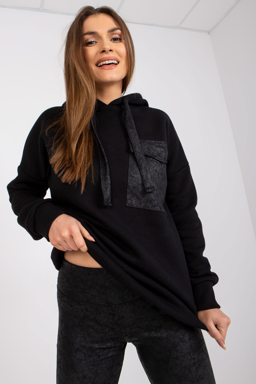 Melns divdaļīgs treniņtērpa komplekts...