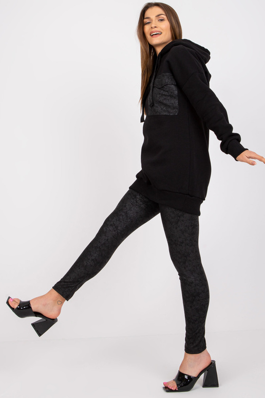 Melns divdaļīgs treniņtērpa komplekts...