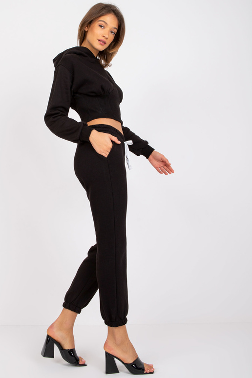 Melns sporta tērpa komplekts ar...