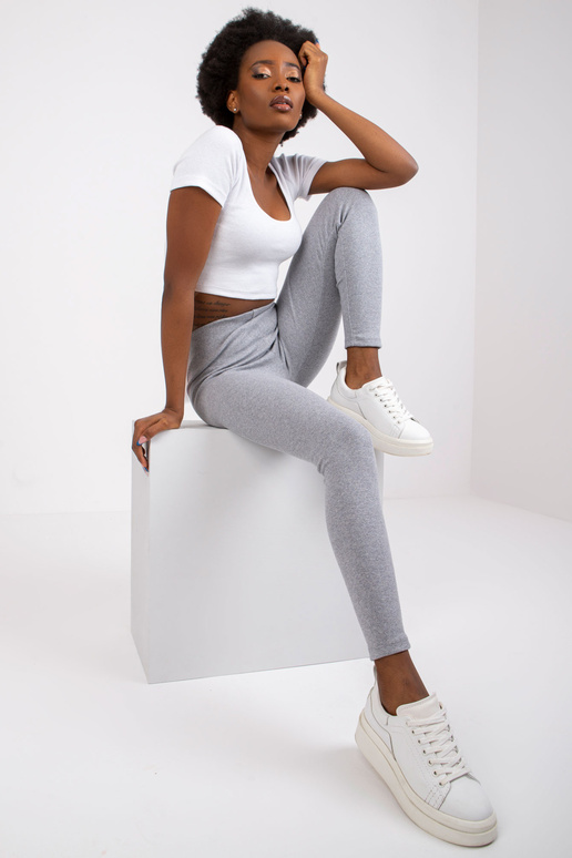 Pelēki melanža rievoti legingi...